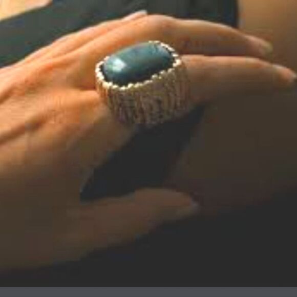 New ZARA Bold Green Stone Open-Back Ring - Picture 4 of 8